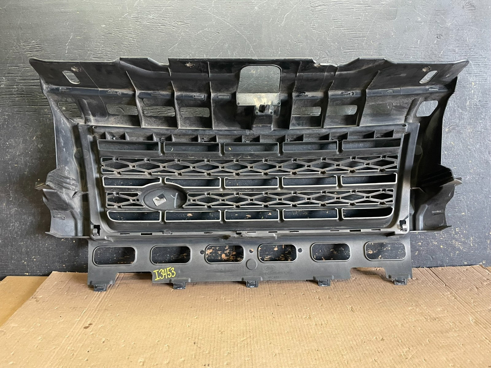 2008 to 2010 Land Rover LR2 Front Bumper Grille Grill OEM aa2213 DG3