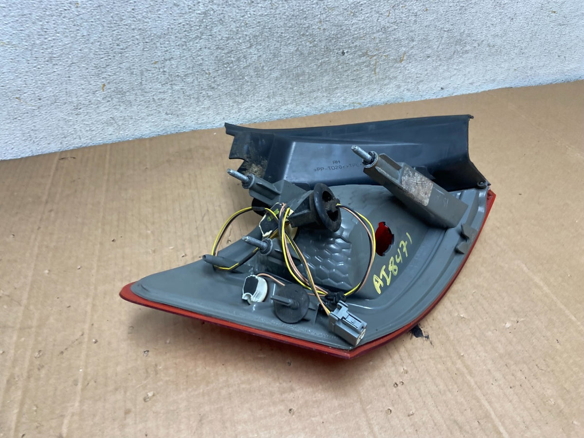 2014 to 2018 Ford Taurus Interceptor Right Passenger RH Tail Light AI8471 LK5