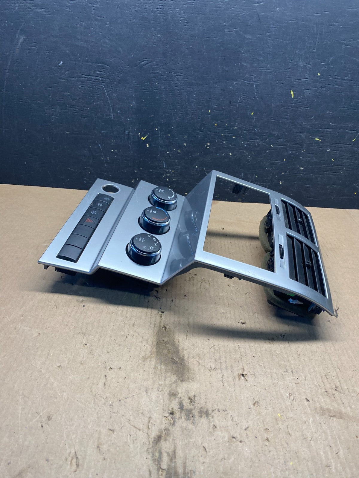 2007 to 2012 Dodge Nitro Dash Climate Temperature Control Radio Bezel Q7325 DG4