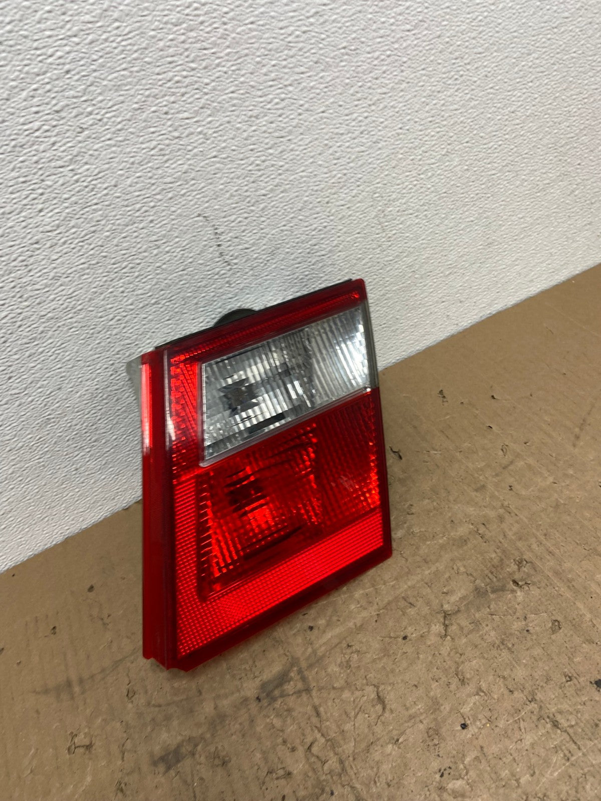 2002 2003 2004 2005 Saab 9-5 Sedan Right Passenger Inner Tail Light Oem AC0133 L2