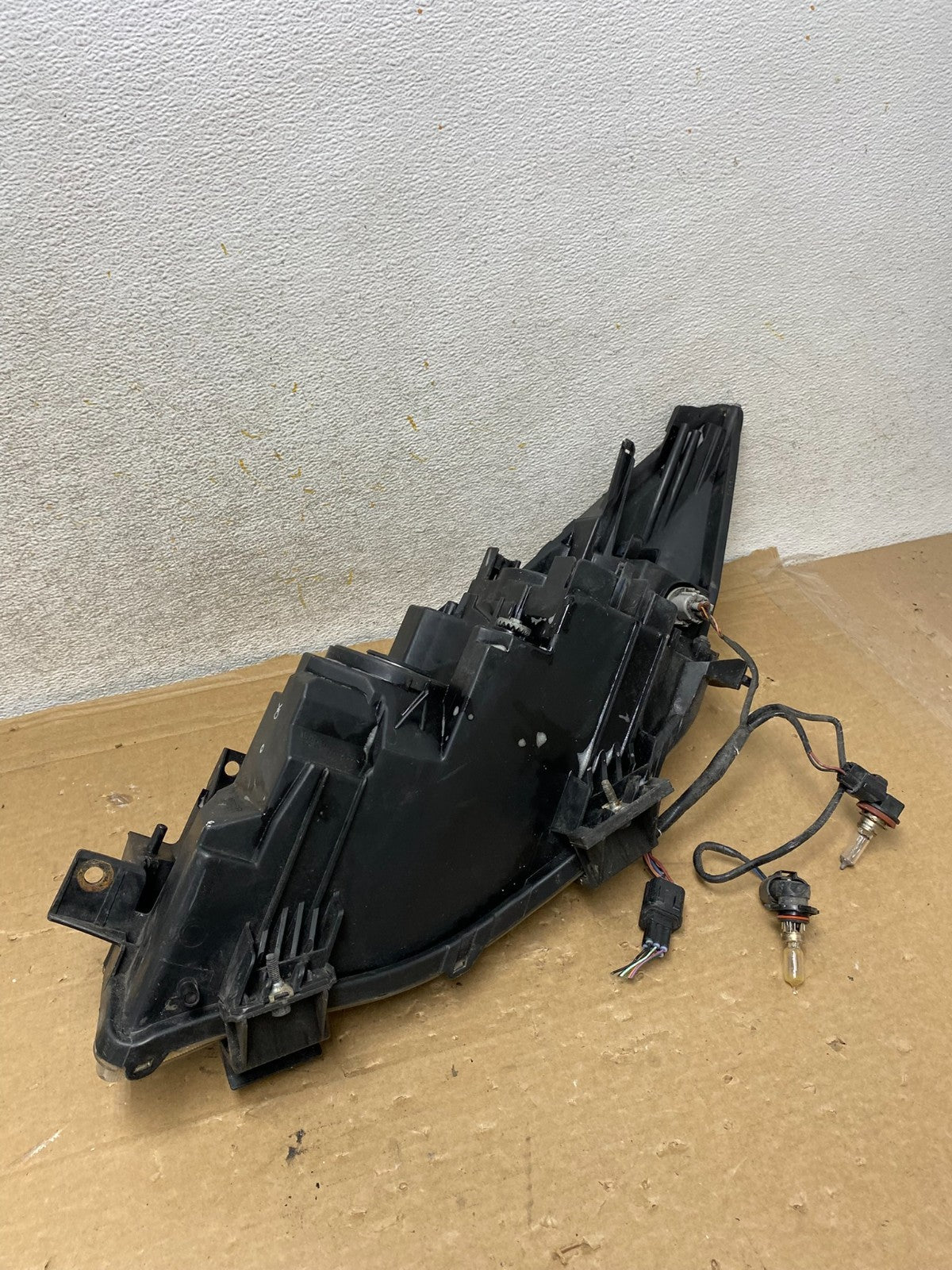 2010 - 2013 Mazda 3 Halogen Right Passenger Rh Side Headlight AH8385 DW8
