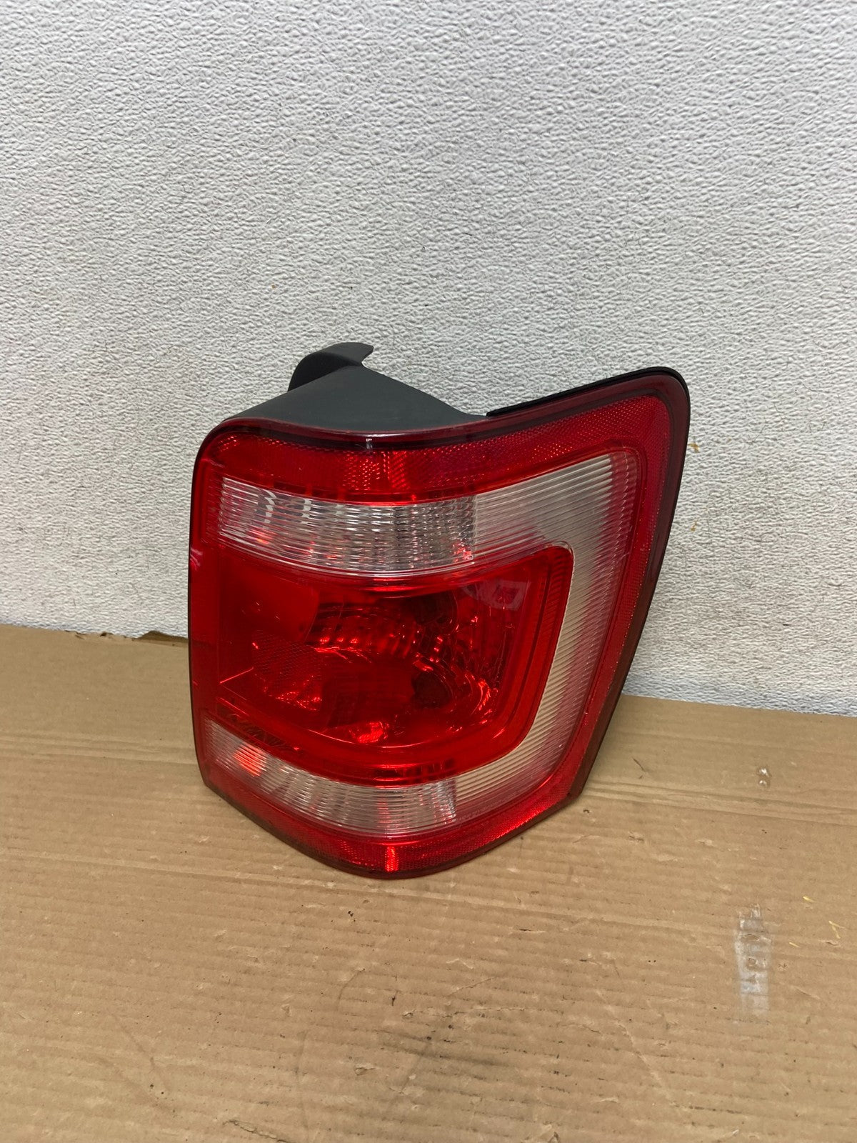 2008 to 2012 Ford Escape Right Passenger RH Side Tail Light AG8973 DW0