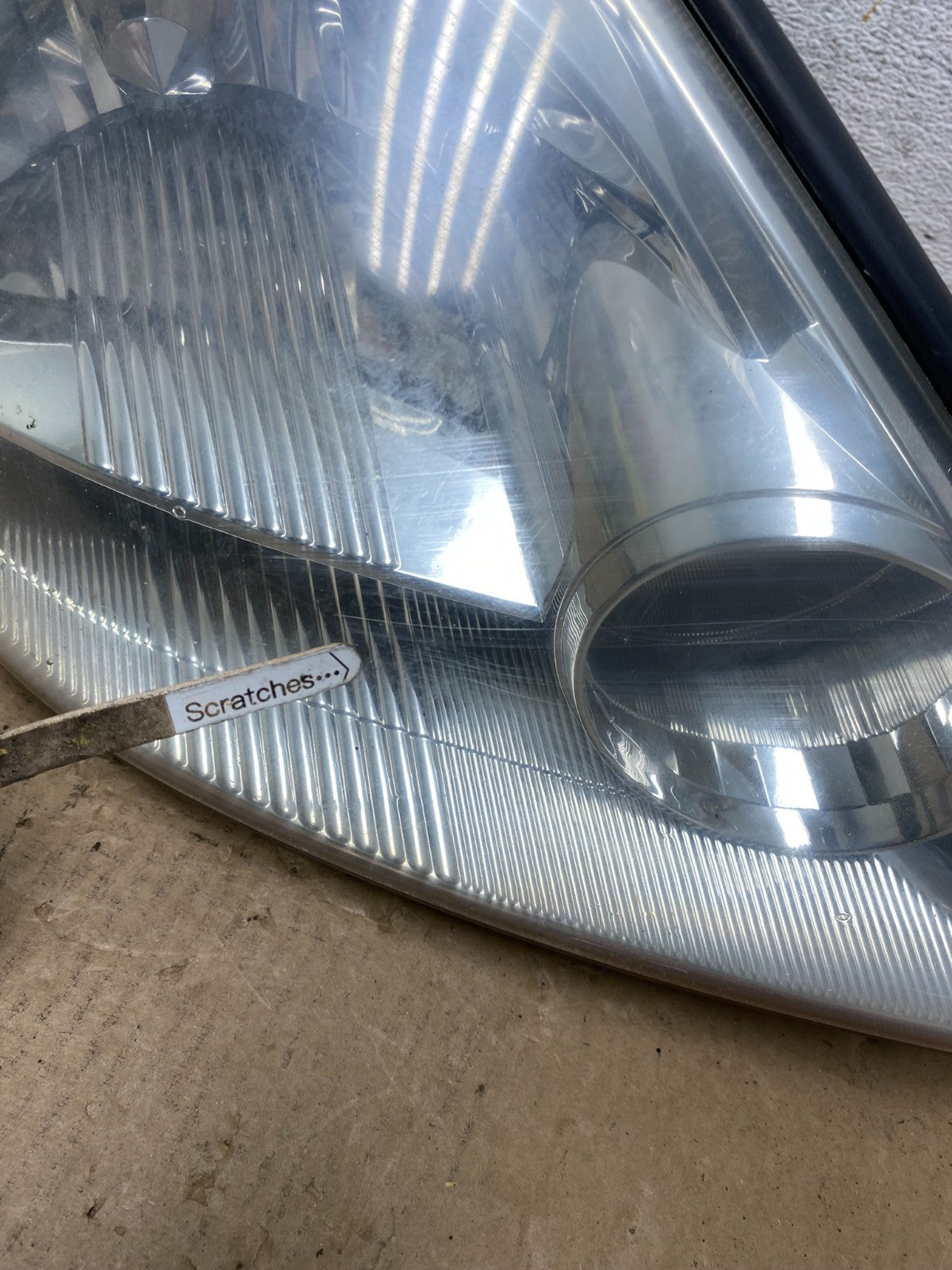 2004-2005 Toyota Sienna Right Passenger Xenon Headlight AG0553 DW3