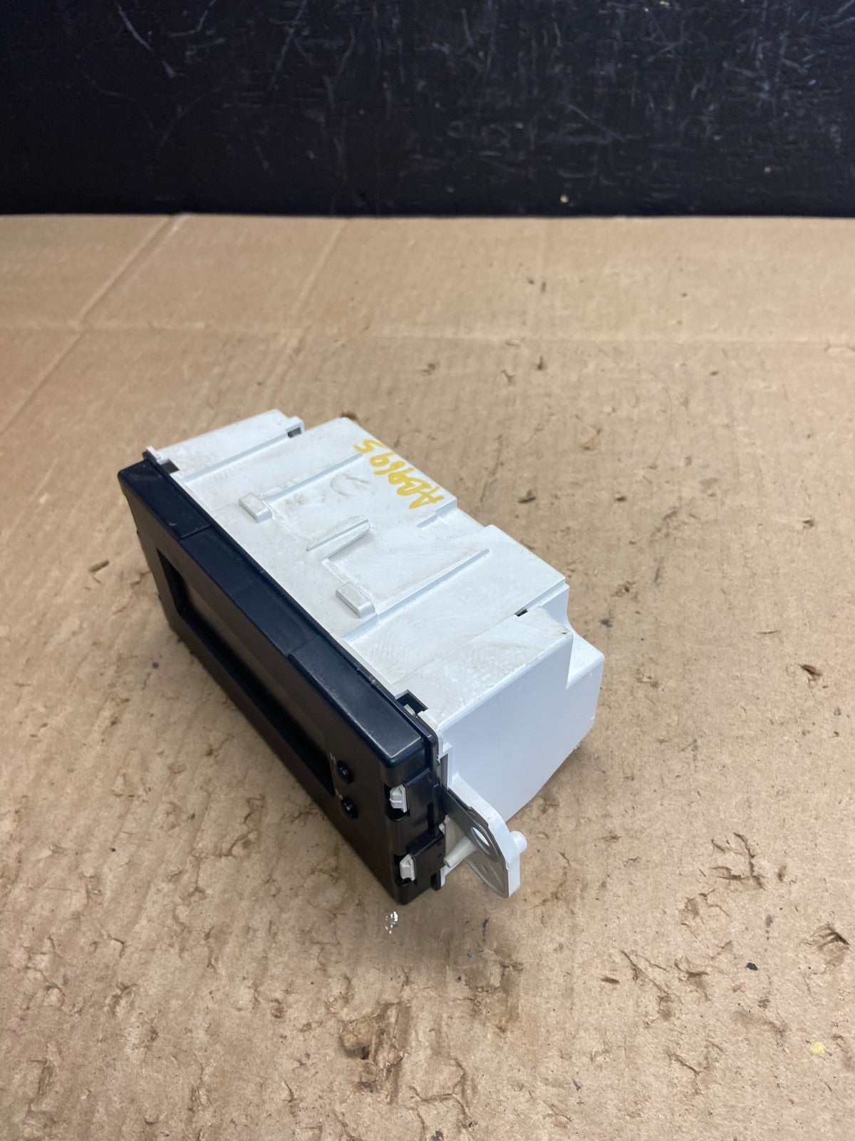 2008 - 2012 Mitsubishi Galant Dash Information Display Screen Clock AB9695 DG2