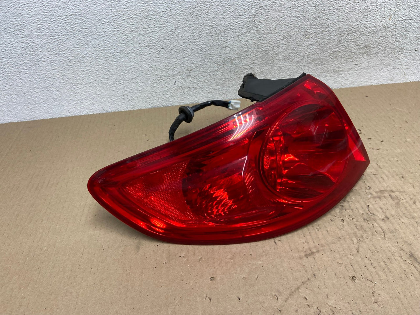 2007 - 2009 Hyundai Santa Fe Left Driver LH Side Tail Light AG5966 LK2