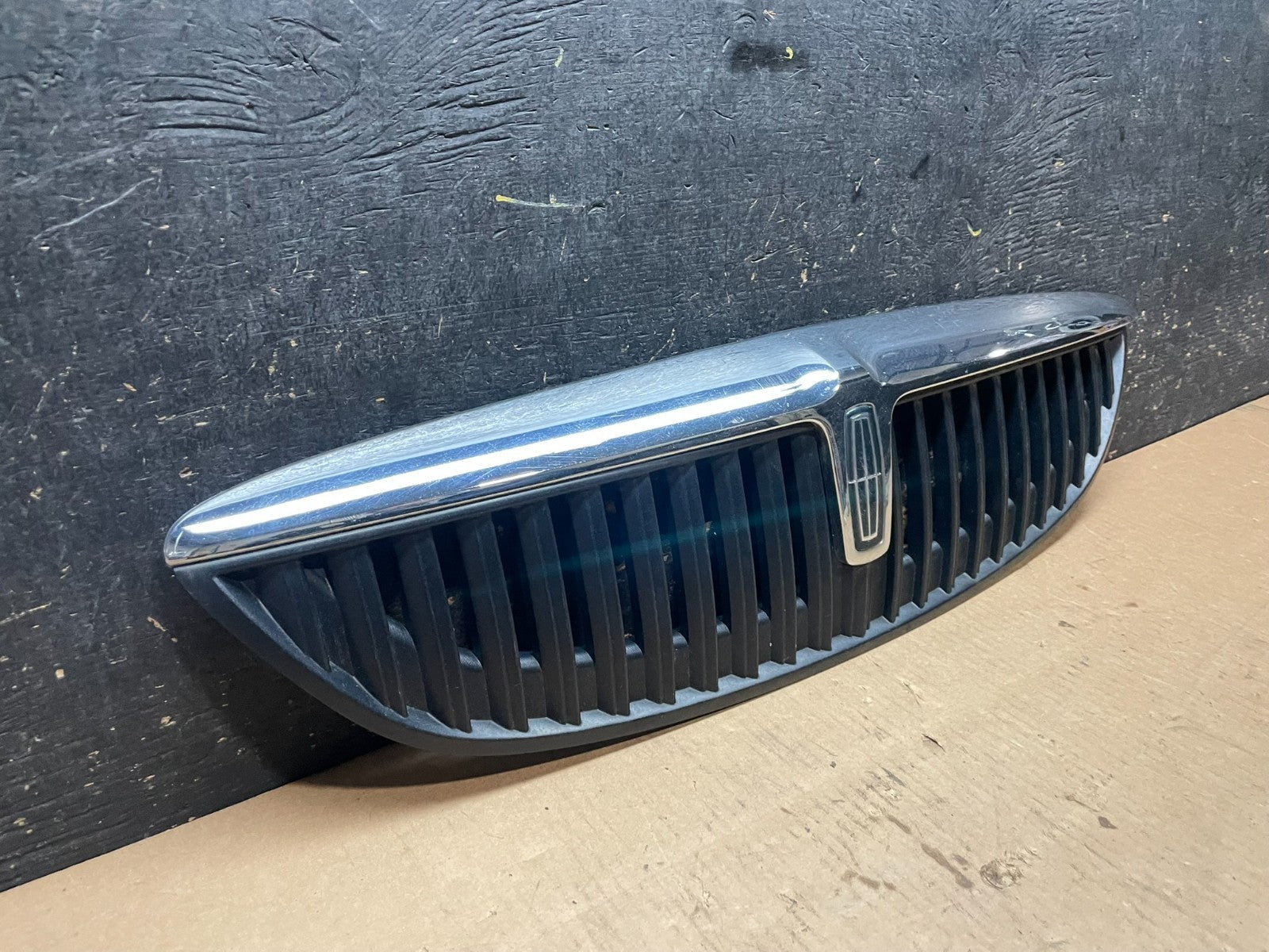 2000 to 2002 Lincoln LS Front Hood Bumper Grill Grille W/Emblem OEM aa2309 DG1