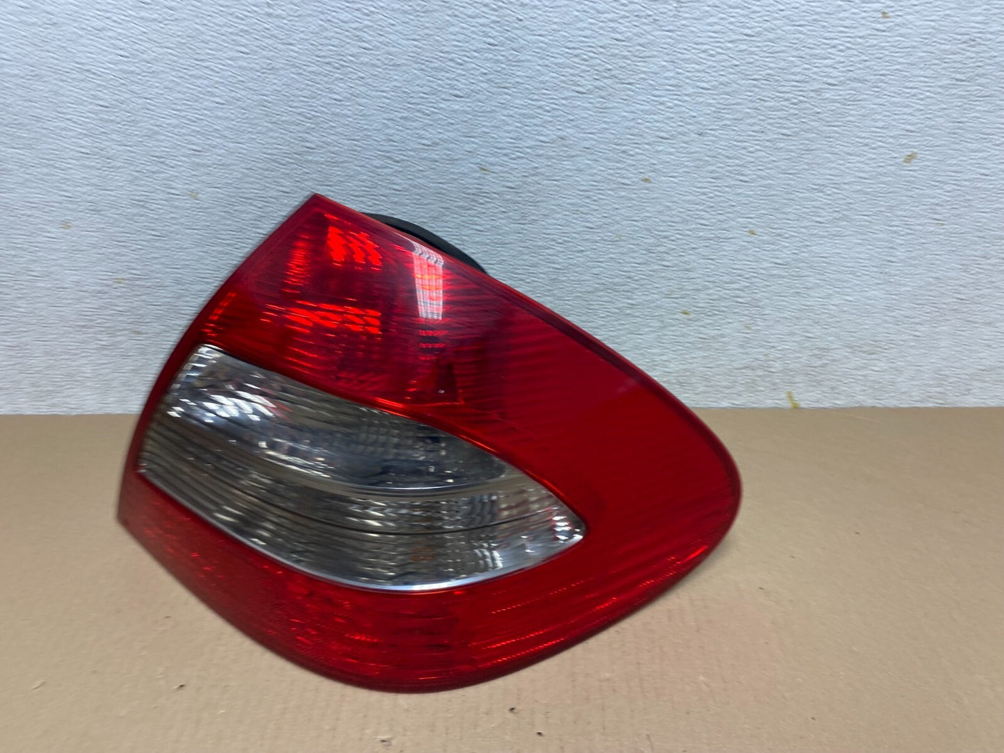 2007 - 2009 Mercedes E E320 E500 Sedan Right Passenger Tail Light M7847 DW1