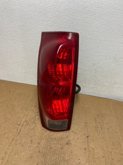 2002 to 2006 Chevrolet Avalanche Left Driver LH Tail Light AD0599 LK0
