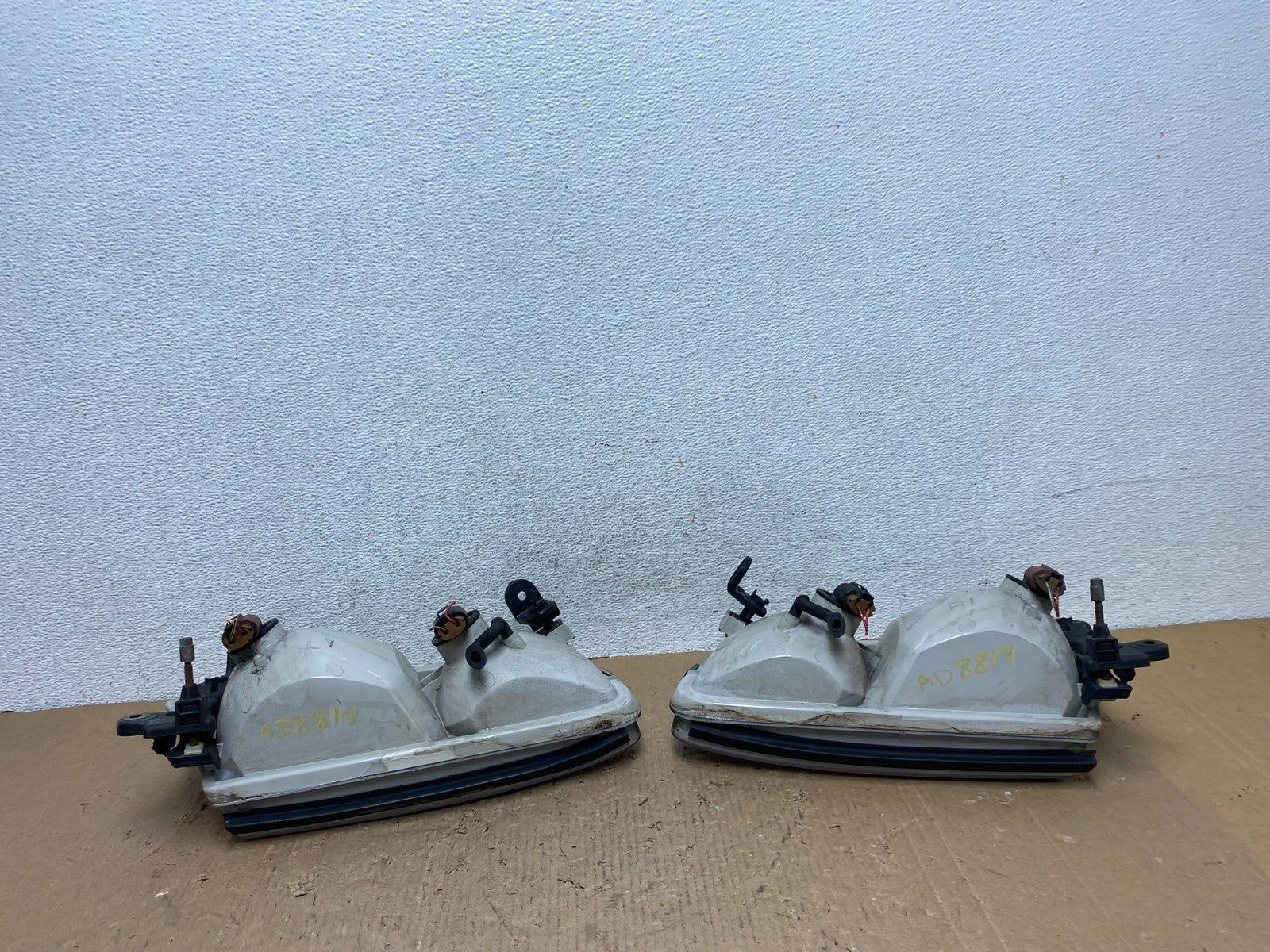 2000 to 2001 Toyota Camry Front Left+Right Side Headlights AD8814 DW8