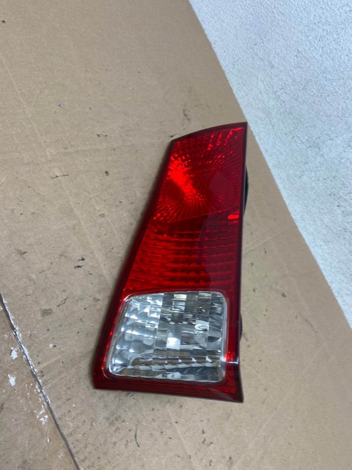 2000 to 2001 Toyota Camry Tail Light Inner Left Driver Lh Inner AE6072 LK1