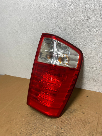 2007 to 2010 Kia Sedona Right Passenger RH Side Tail Light AE2728 LK1