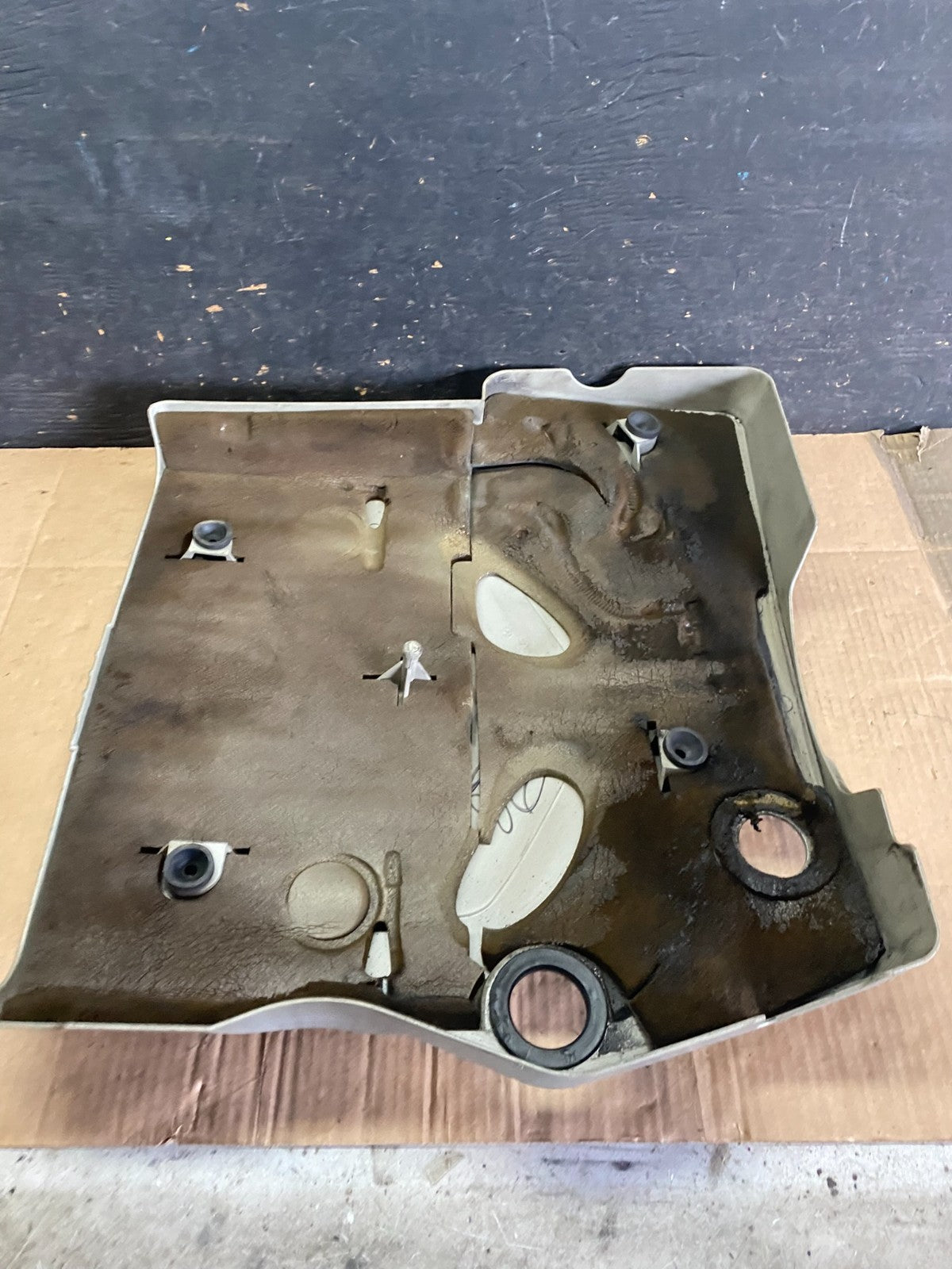 2004 to 2007  Cadillac CTS 3.6L Plastic Engine Cover Shield OEM Q0537 DG6