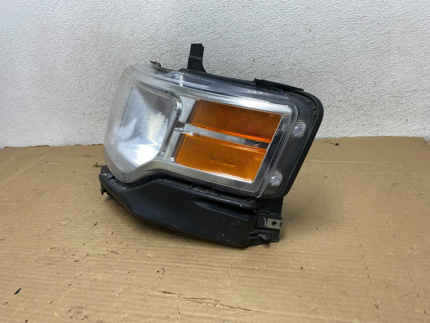 2009 to 2012 Ford Flex Left Driver LH Side Halogen Headlight AG8213 DW2