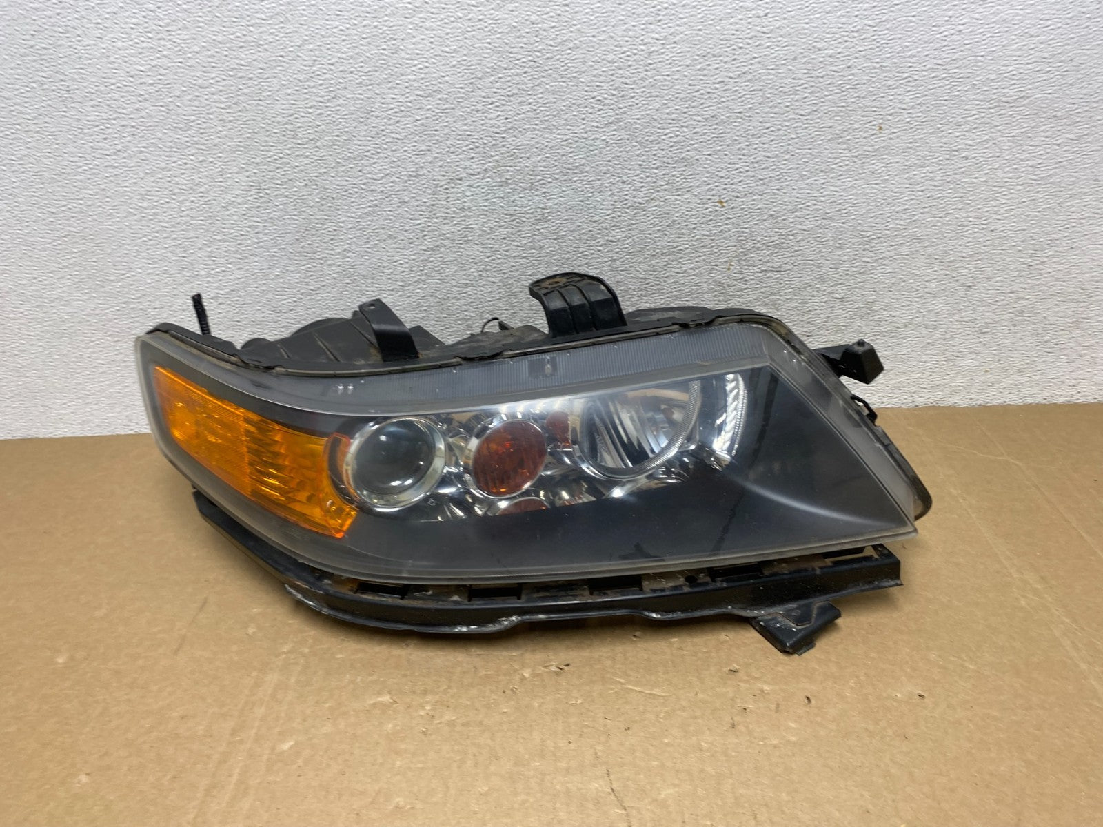 2004 to 2006 Acura TSX Right Passenger RH Side Xenon HID Headlight AF9946 DW0