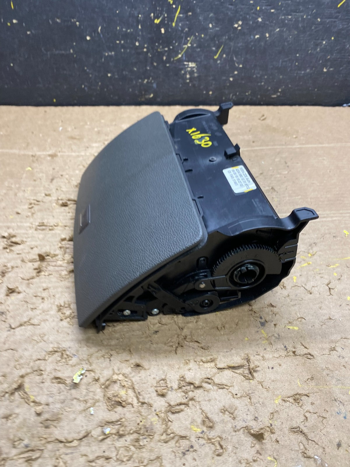2008-2011 Mercedes W204 C300 Navigation Display Screen Monitor w/Cover X1630 DG4