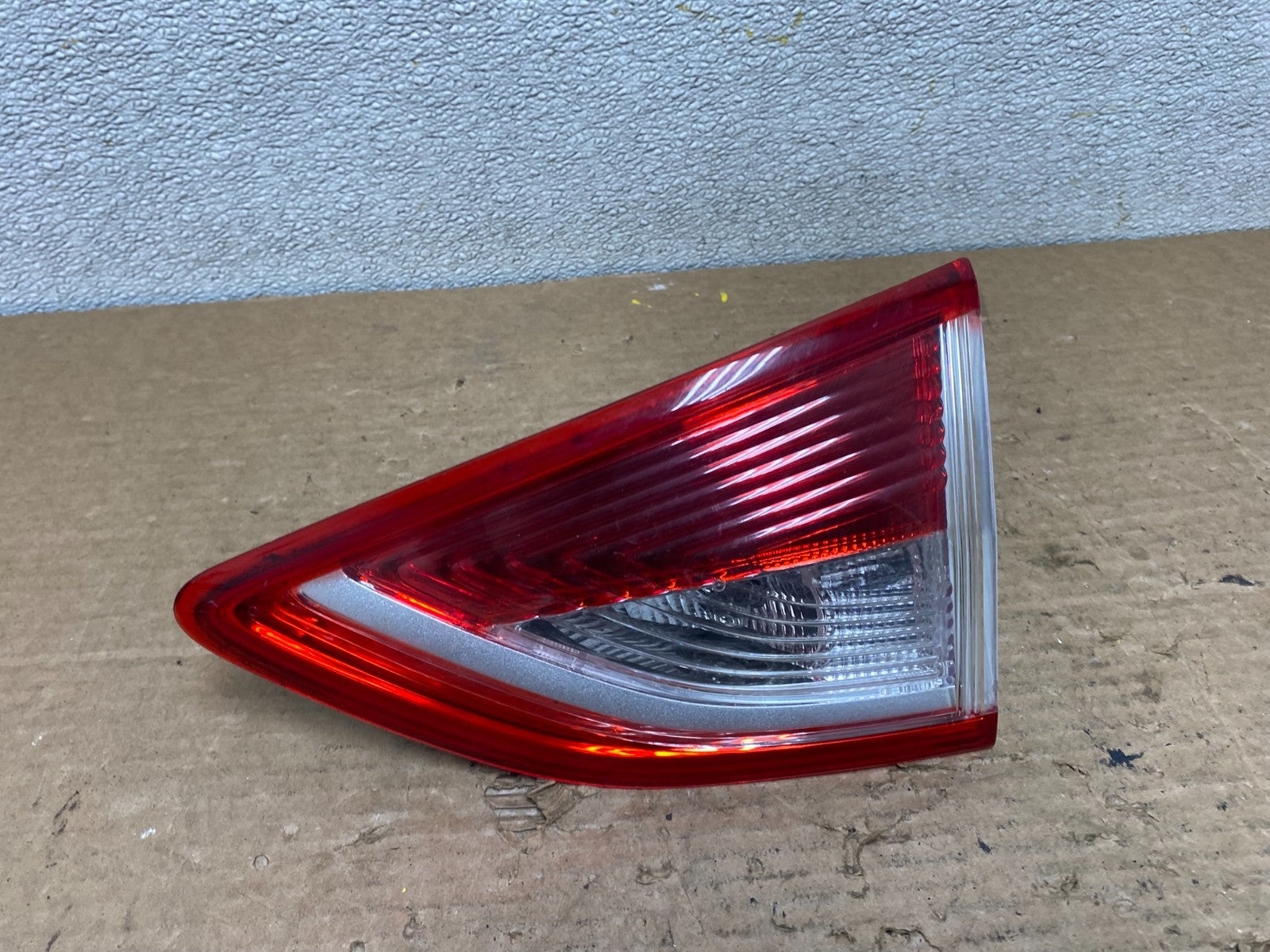 2013 to 2016 Ford Escape Right Passenger RH Side Inner Tail Light OEM Z3004 PS0