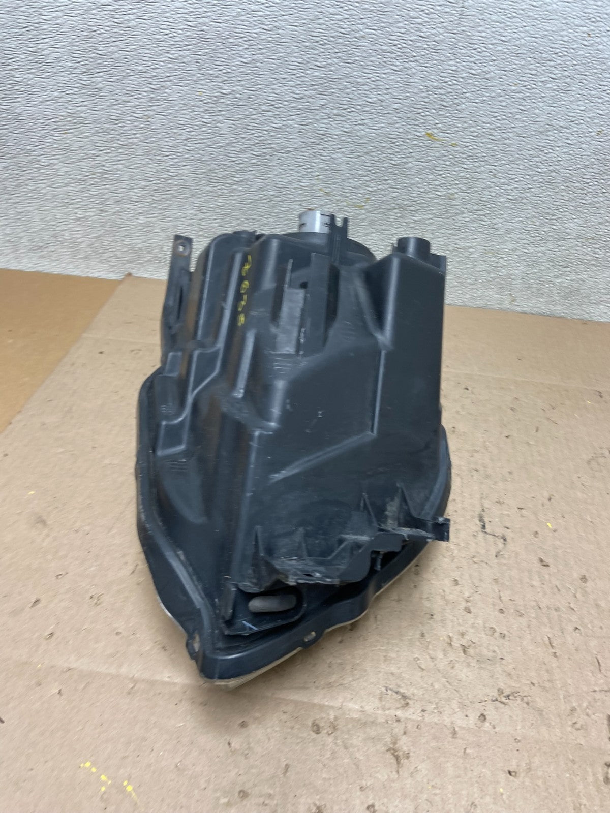 2004 - 2008 Mitsubishi Endeavor Headlight Left Driver Lh Side OEM Z6353 DW5