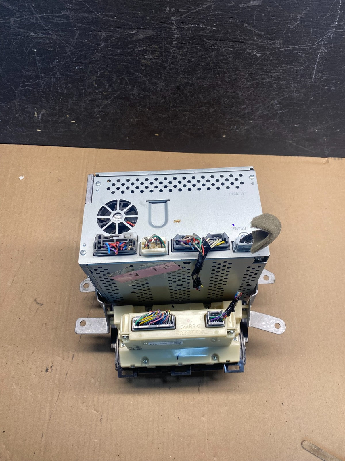 2012 to 2015 Honda Pilot AM FM CD Audio Radio Player Climate Control ae7703 DG5
