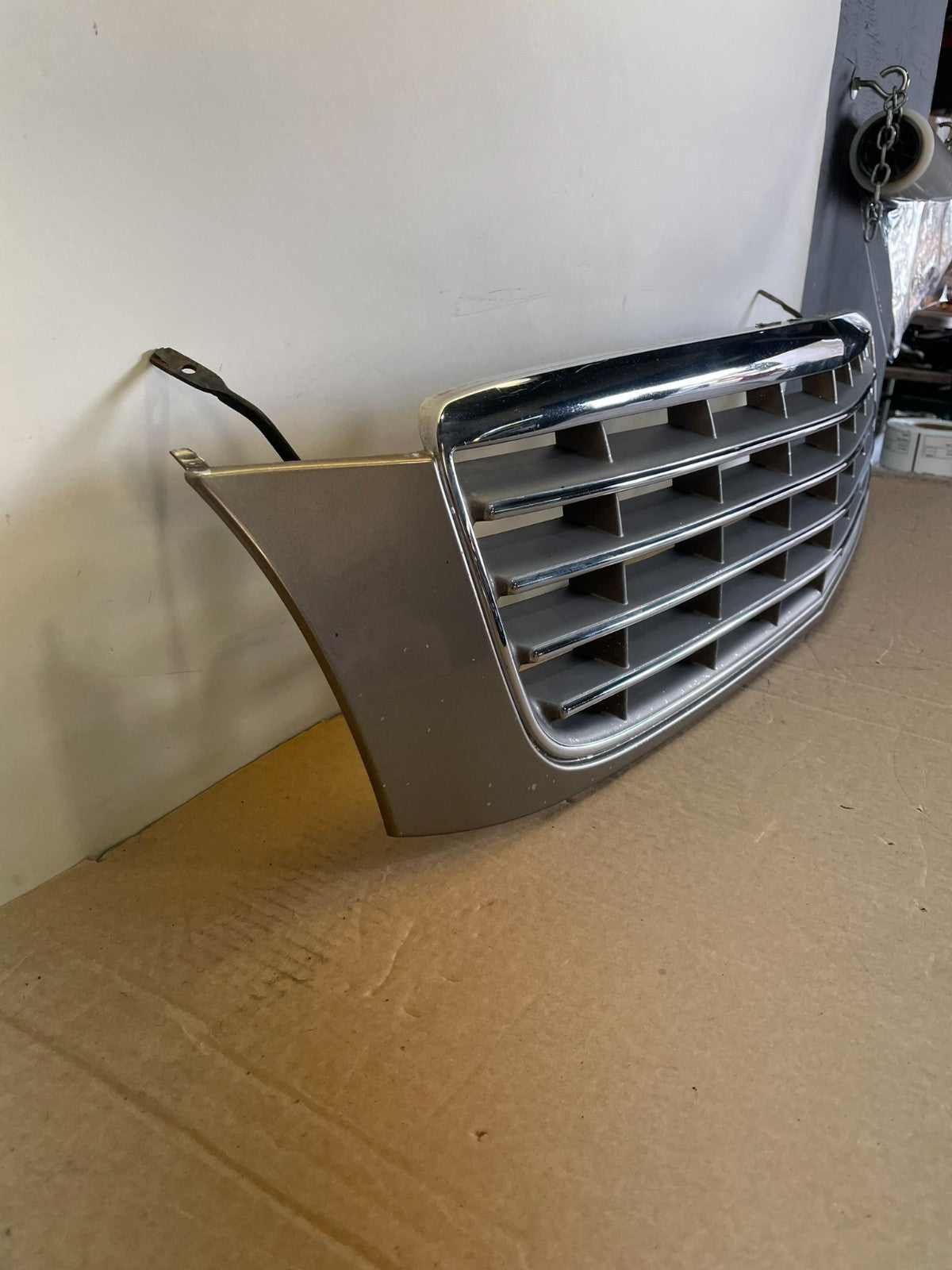 2000-2005 Cadillac Deville Front Hood Bumper Grille Grill Aftermarket ag9805 DG2