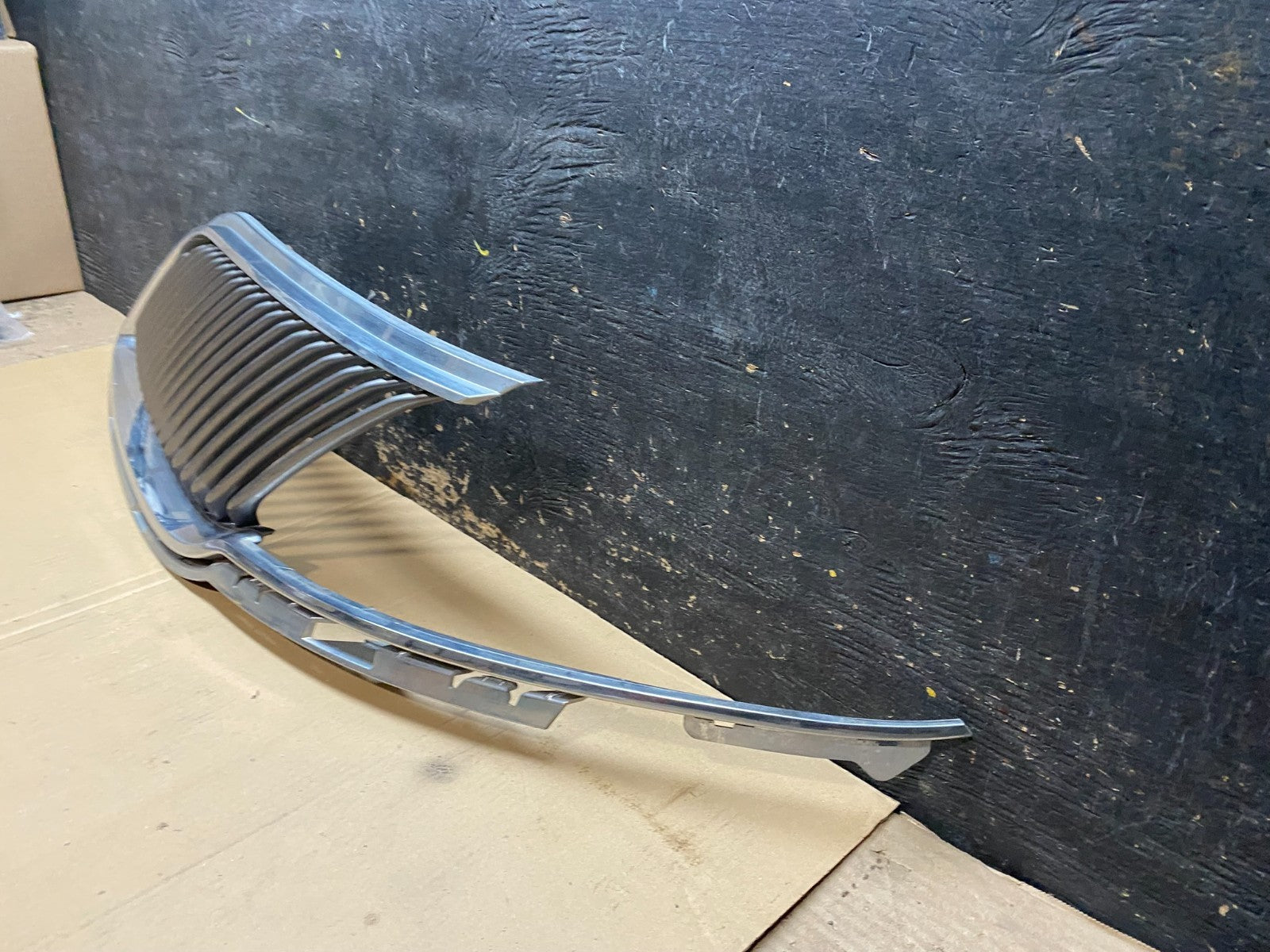 2013 to 2016 Lincoln MKT Left Driver LH Side Front Grill Grille OEM X2963  DG1