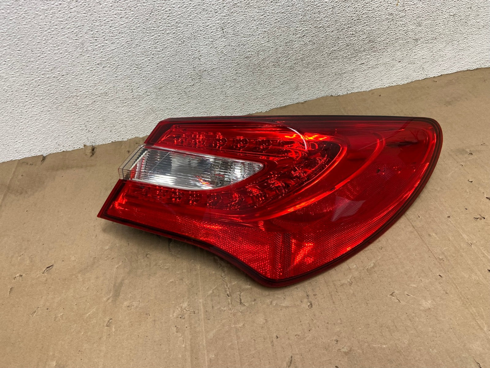 2011-2014 Chrysler 200 Sedan Right Passenger Side RH Tail Light AE9161 LK0