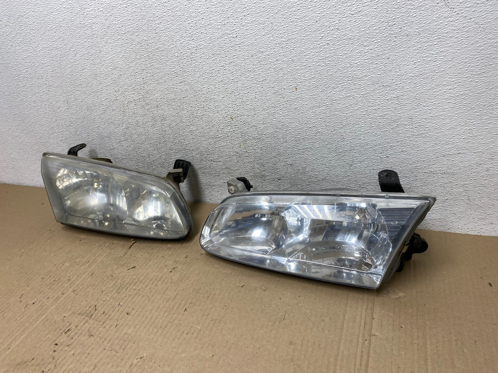 2000 to 2001 Toyota Camry Front Left+Right Side Headlights AF5864 DW1