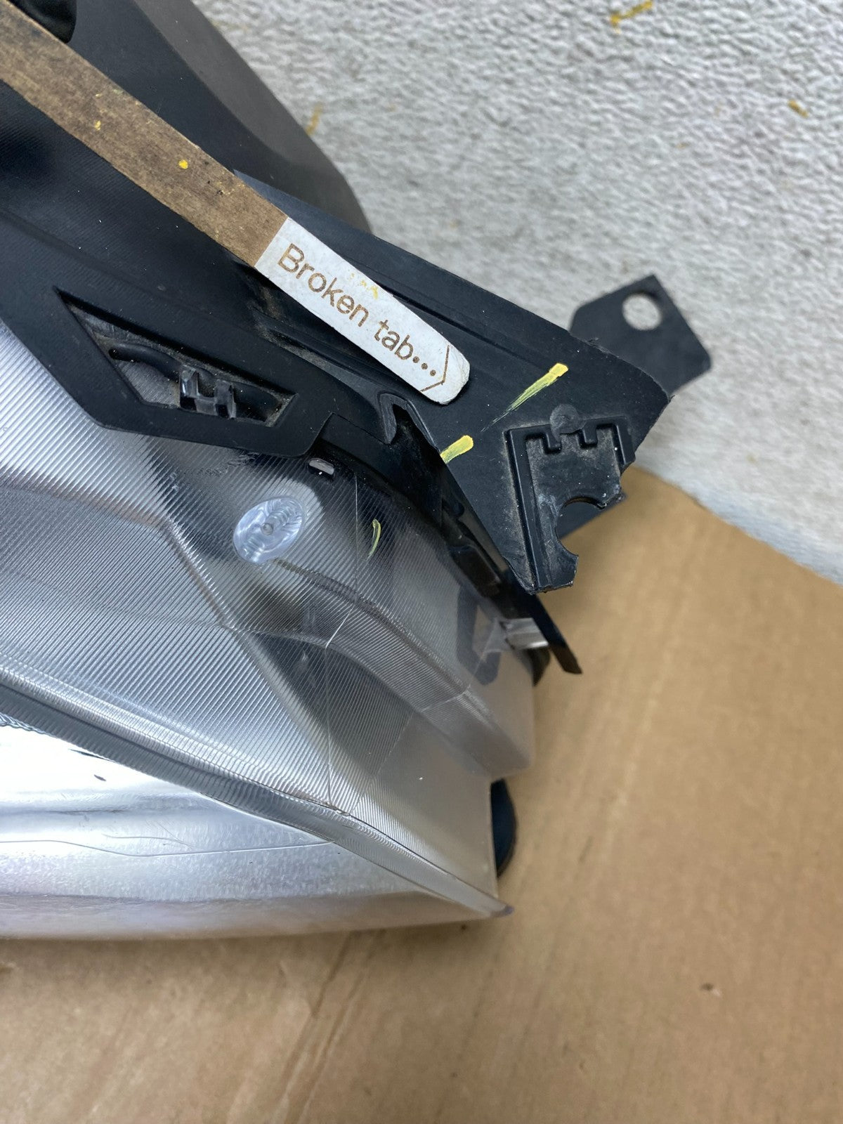 2013 - 2016 Ford Escape Headlight Right Passenger RH Side Halogen AI9114 DW4