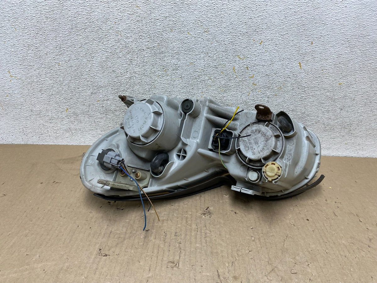2002-2005 Hyundai Sonata Right Passenger Headlight Halogen AH7630 DW5
