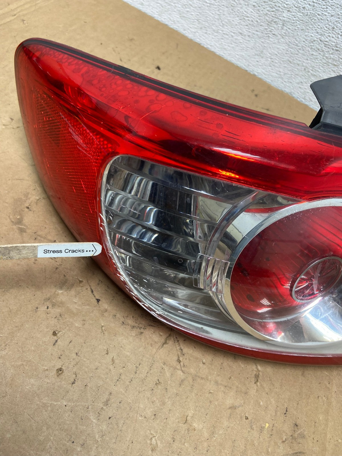 2010 to 2012 Hyundai Santa Fe Left Driver Side LH Tail Light AD3122 LK4