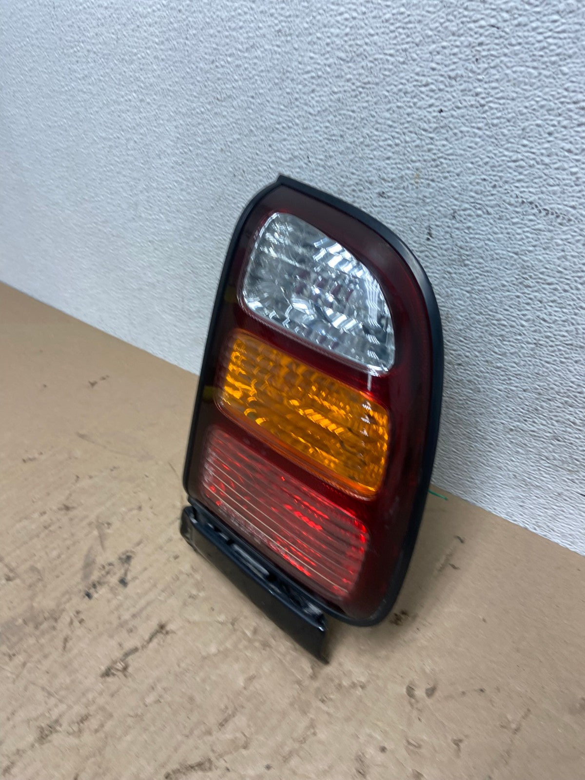 1998 2000 Toyota RAV4 Right RH Passenger Side Tail Light AE8886 LK1