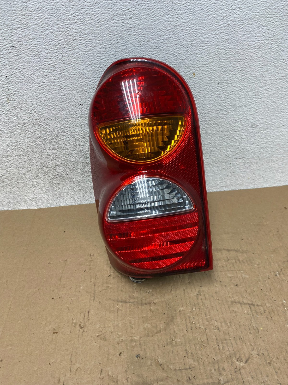 2002 2003 2004 Jeep Liberty Left Driver LH Side Tail Light AD7839 DW0