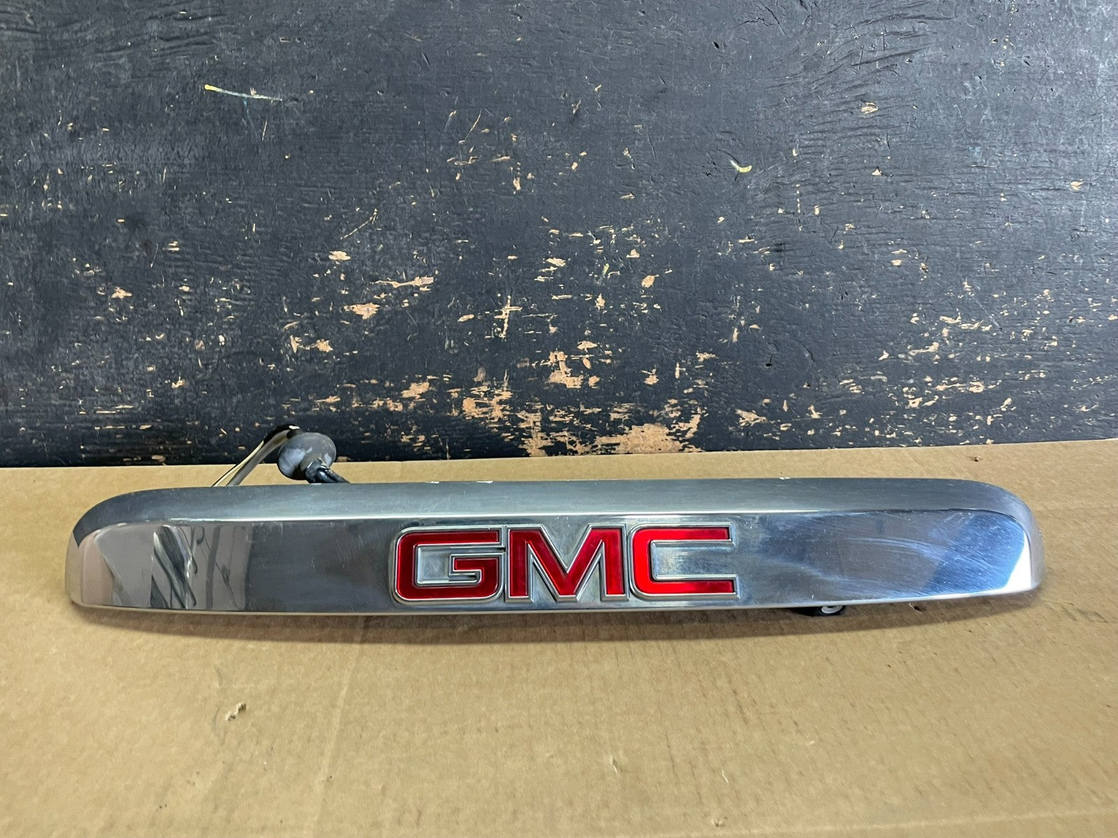2007-2012 GMC Acadia Chrome Tailgate Rear Finish Molding Back W/Camera aa8963 DG0