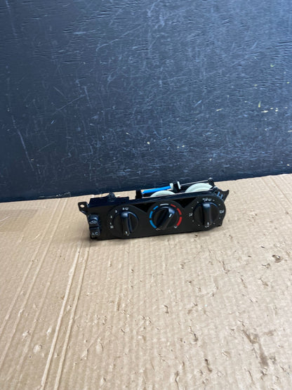 1998-2001 Mercedes ML320 AC Temp Heater Climate Control AF6467 DG0