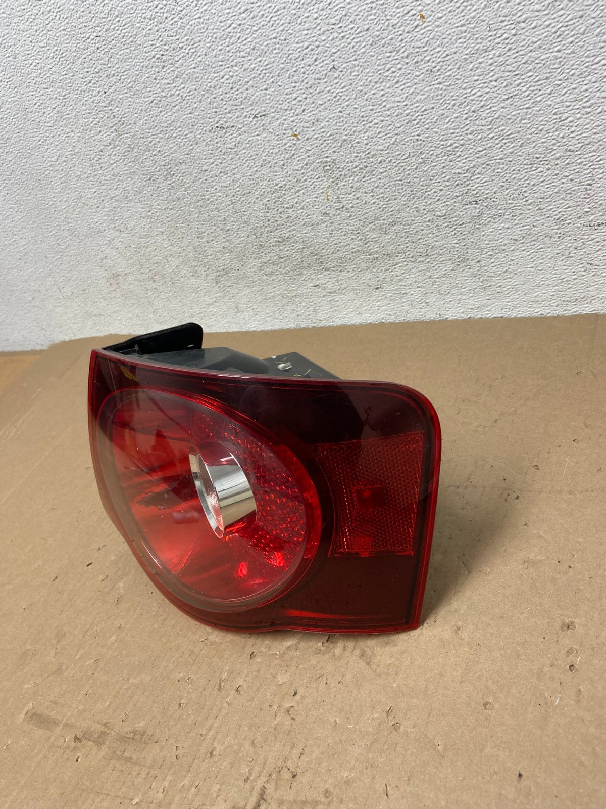2008 2009 2010 Volkswagen Jetta Right Passenger RH Side Tail Light AD7687 LK2