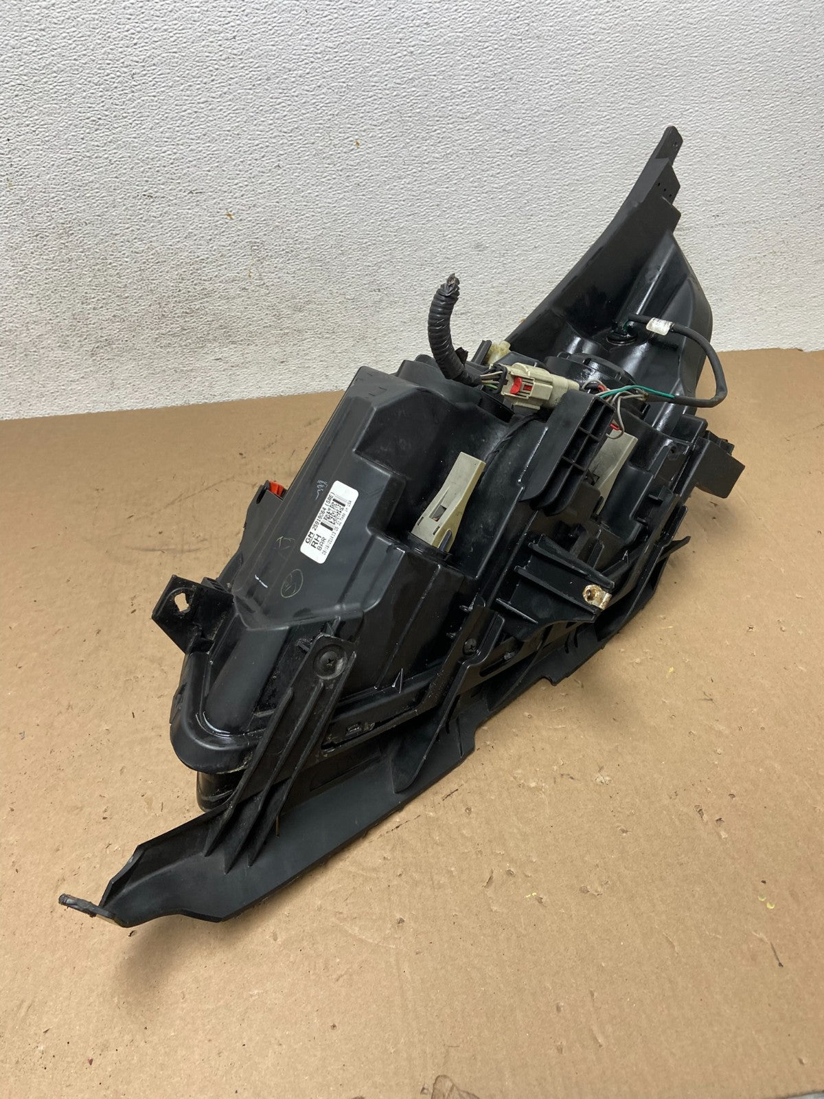 2013 - 2015 Chevrolet Malibu Right Passenger Halogen Headlight AD7744 DW6