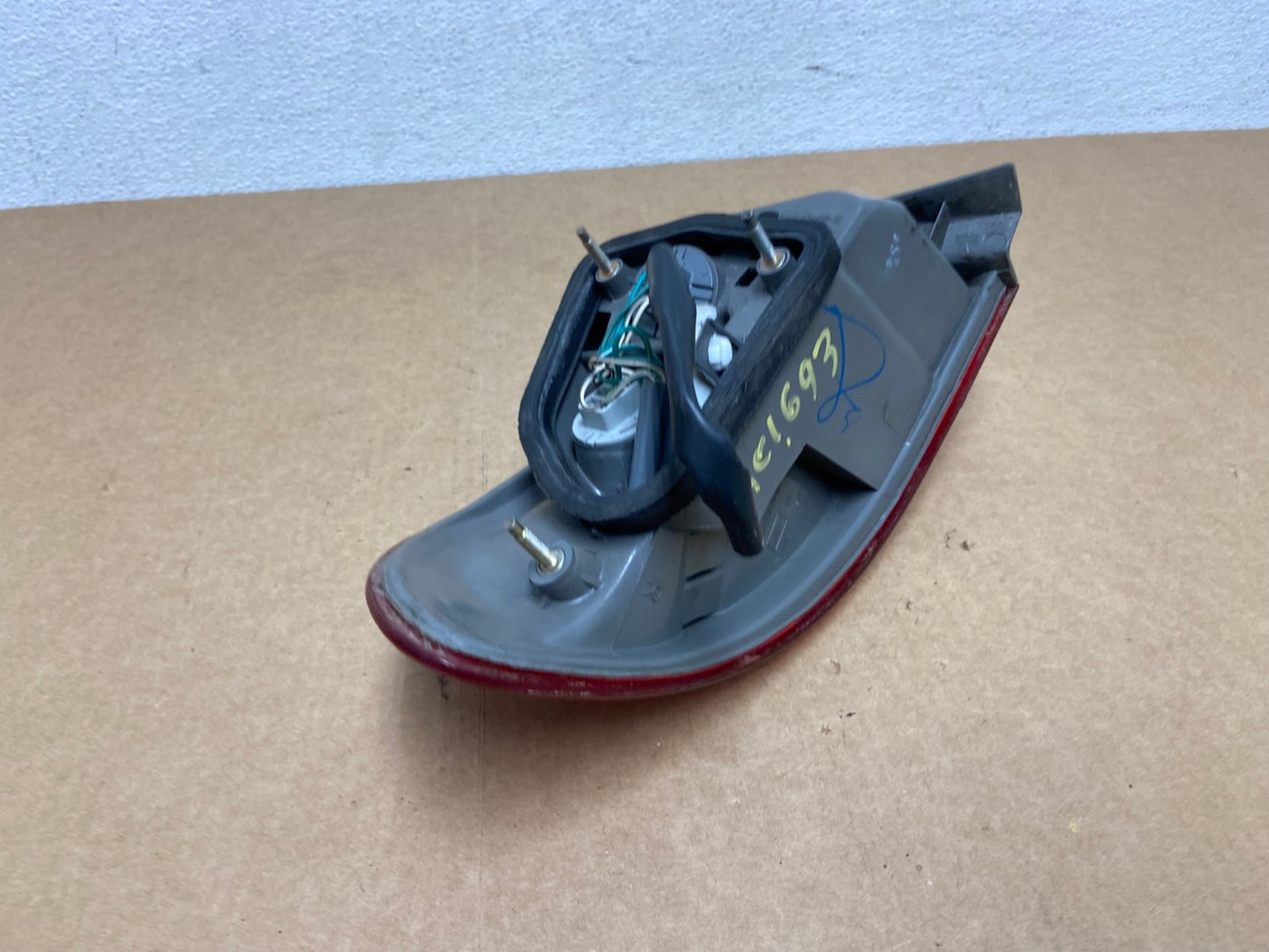 1998 1999 2000 Toyota Corolla Right Passenger Side Tail light OEM AC1693 LK6
