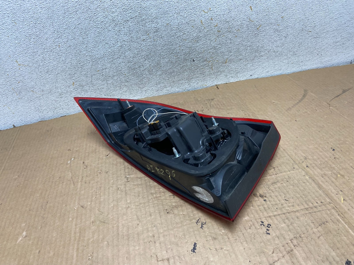 2007 - 2013 Volvo S80 Right Passenger RH Side Tail Light AI8296 DW4
