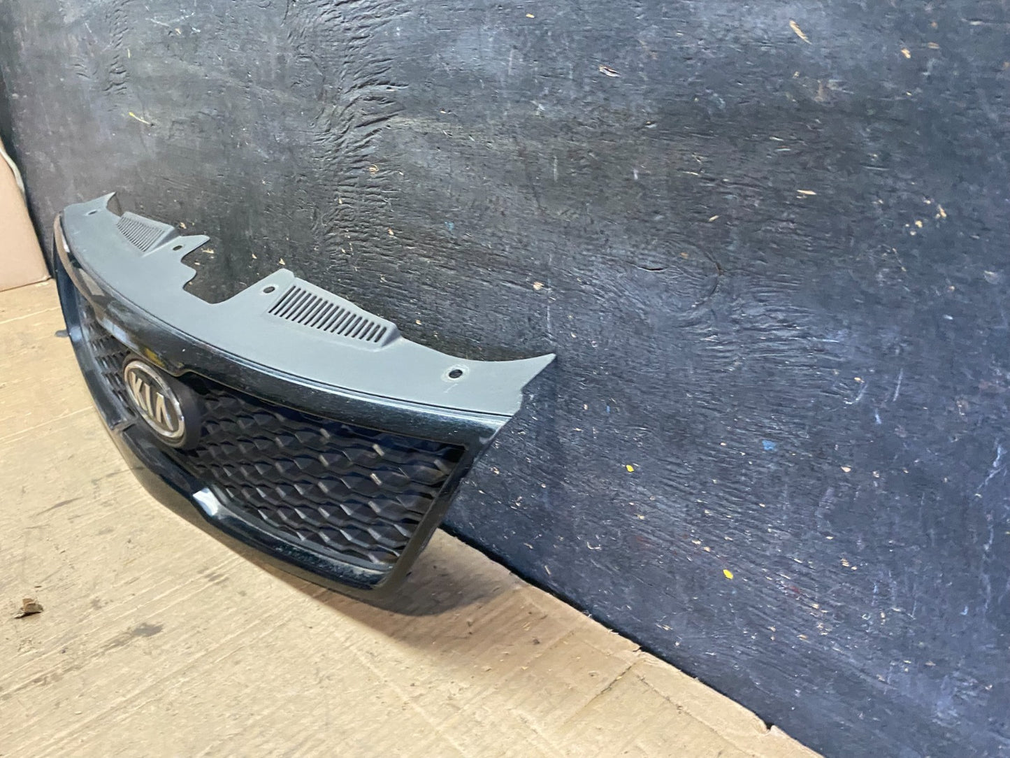 2010 to 2012 Kia Forte Koup Front Upper Grill Grille OEM T4213 DG1