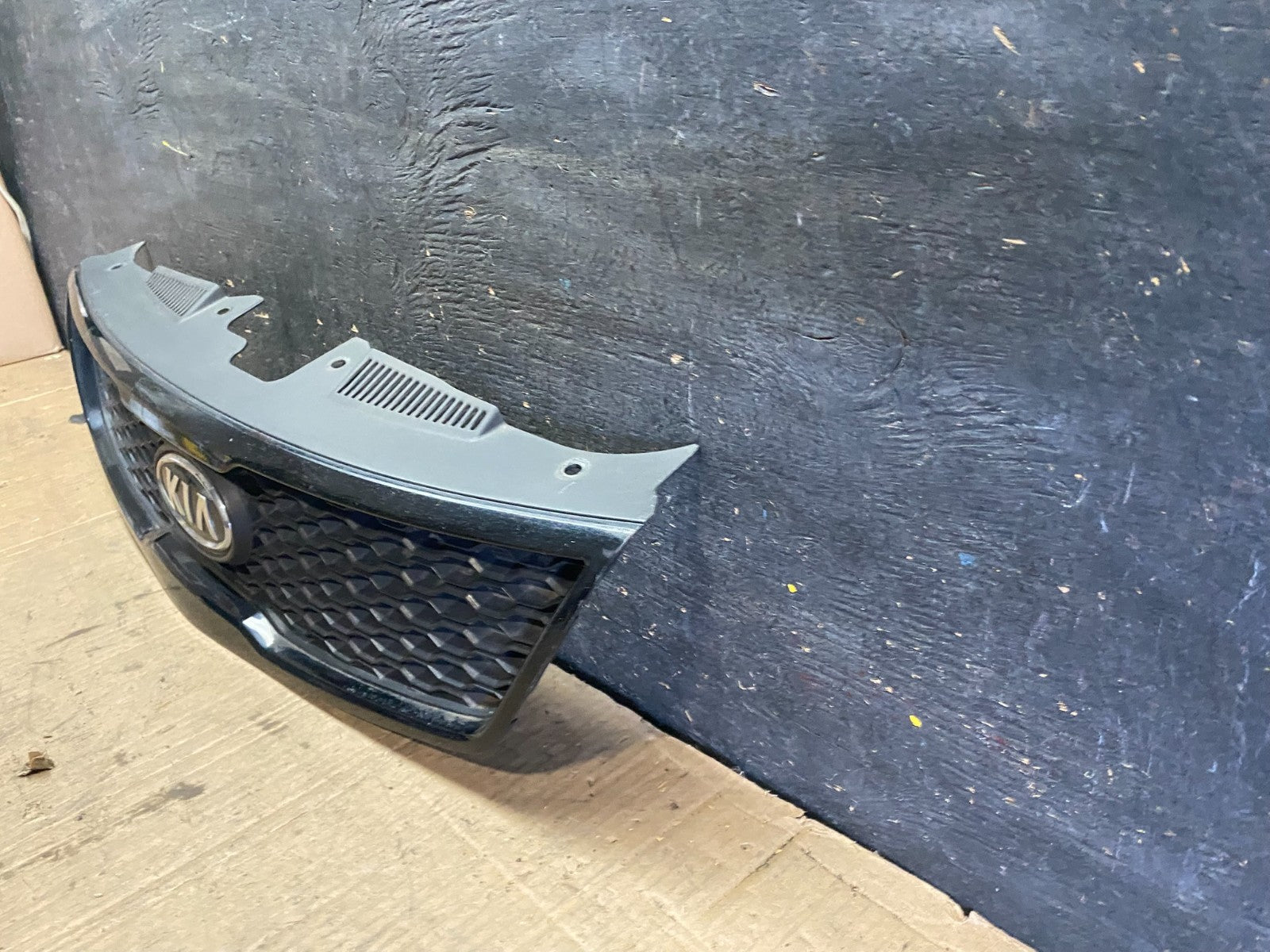 2010 to 2012 Kia Forte Koup Front Upper Grill Grille OEM T4213 DG1