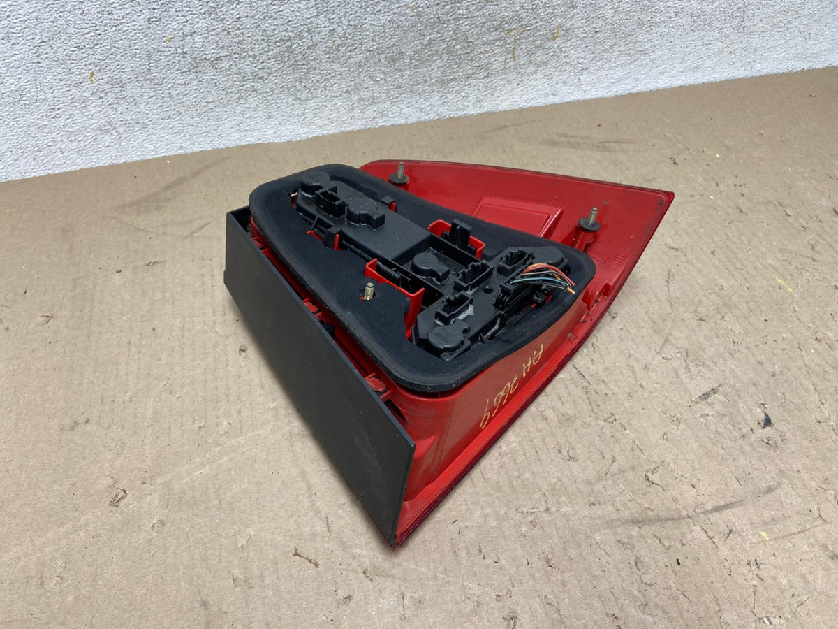2004 to 2005 Volkswagen Jetta Left Driver LH Side Tail Light AH7669 LK5