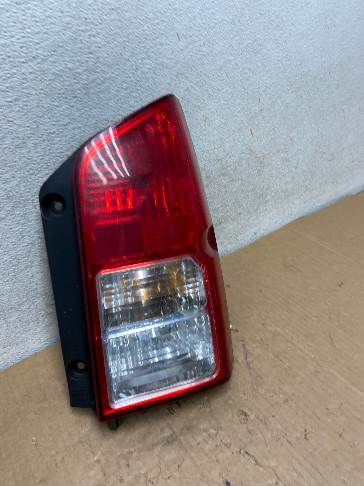 2005 to 2012 Nissan Pathfinder Right Passenger RH Side Tail Light AI9087 LK2
