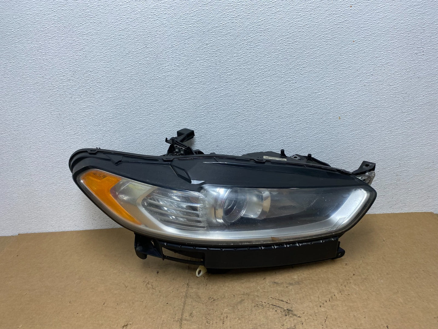 2013 to 2016 Ford Fusion Right Passenger Rh Side Headlight AC3534 DW0