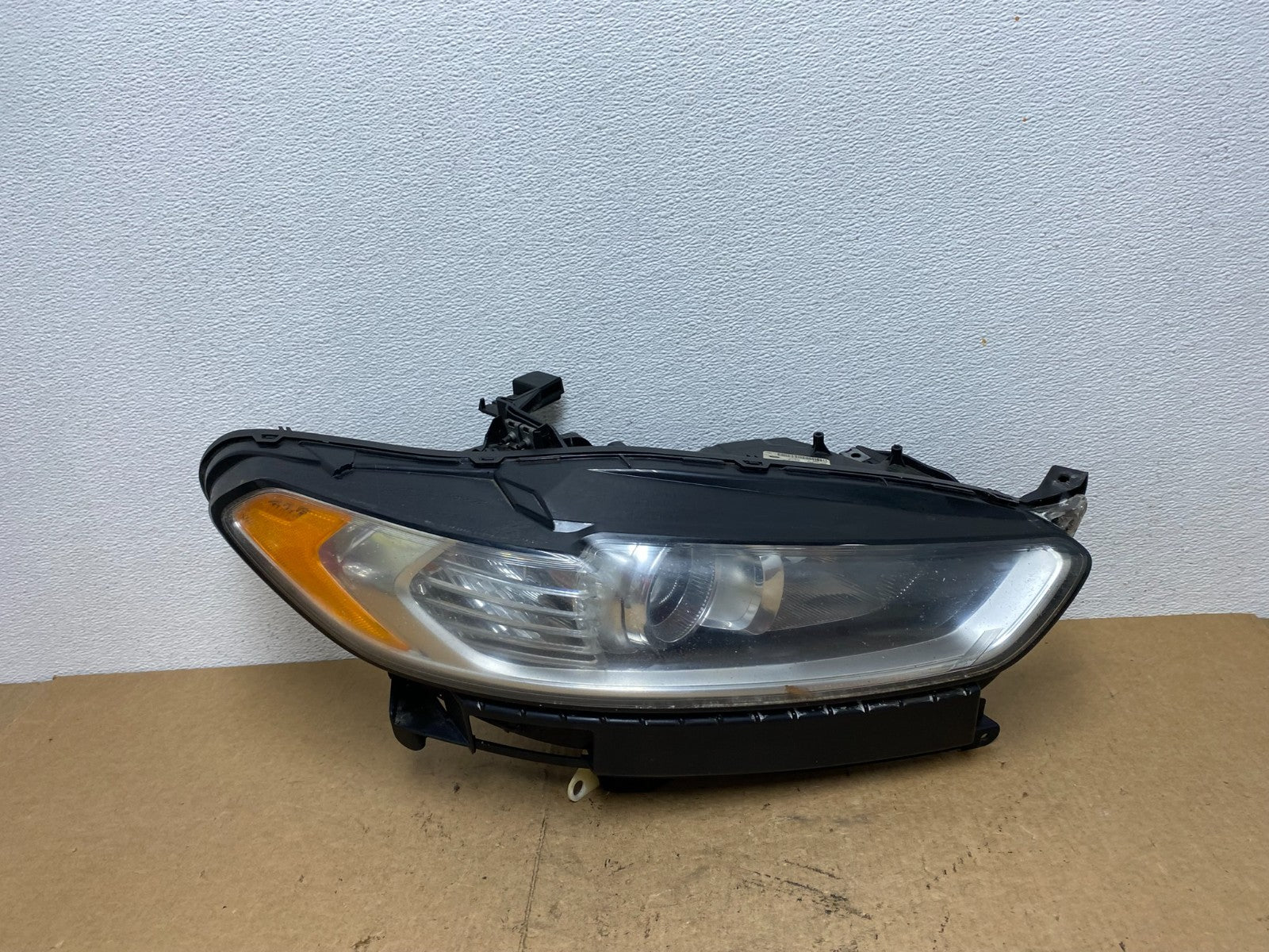2013 to 2016 Ford Fusion Right Passenger Rh Side Headlight AC3534 DW0
