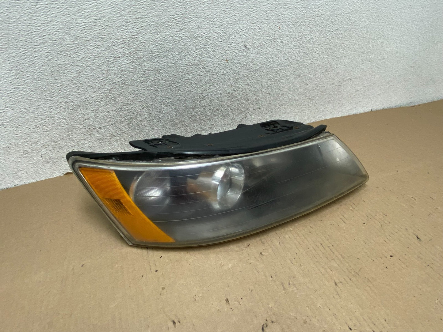 2006-2008 Hyundai Sonata Right Passenger Rh Side Headlight Halogen AG7915 DW0