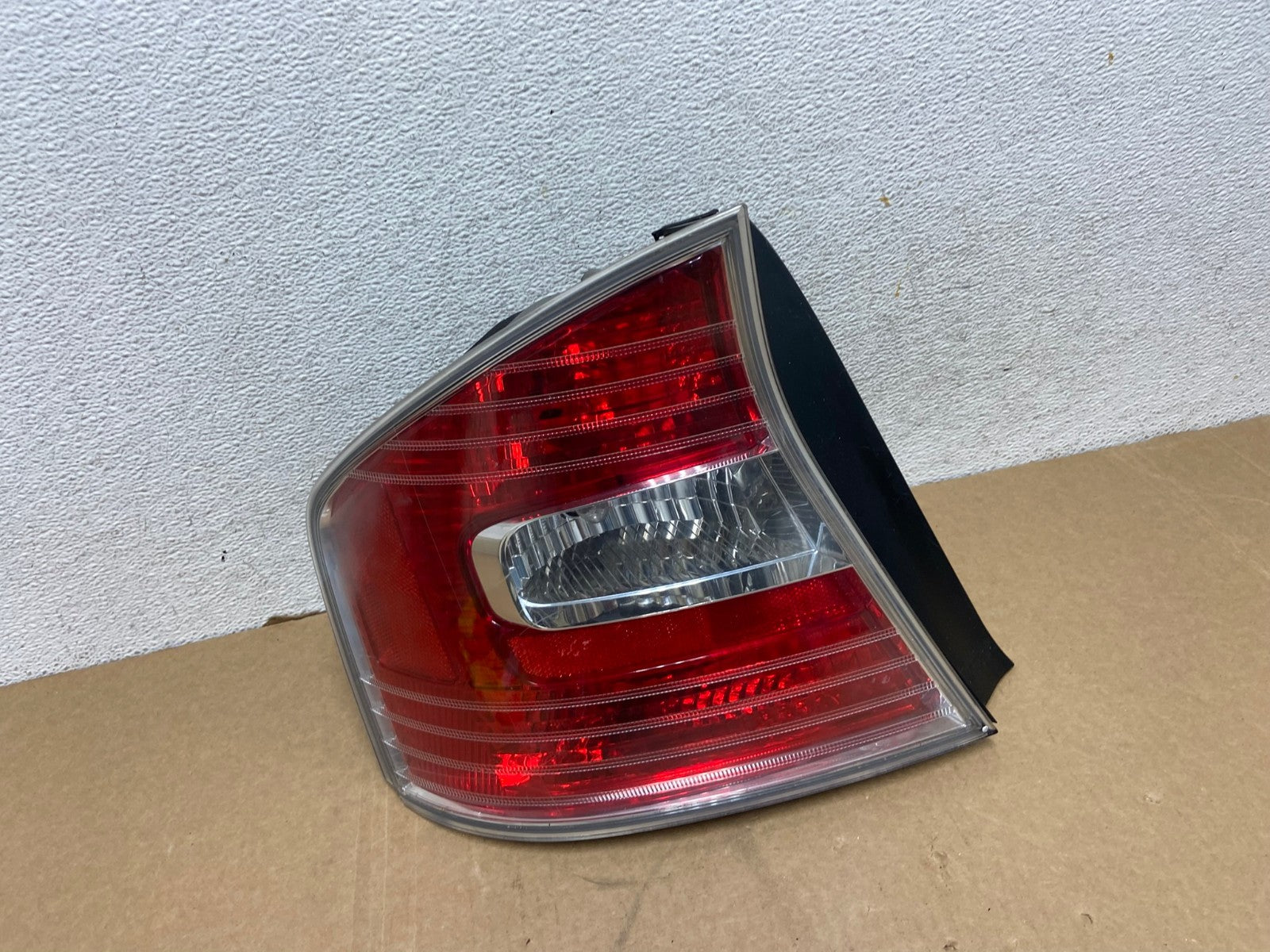 2005 to 2007 Subaru Legacy Outback Left Driver LH Tail Light AF9934 LK0