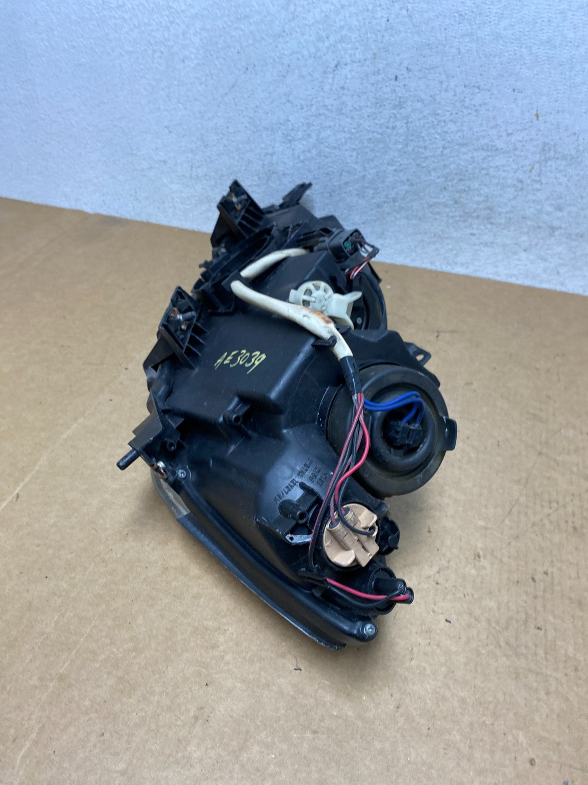 Halogen 2007 to 2009 Mazda CX-7 Right Passenger RH Side Headlight AE3039 DW5
