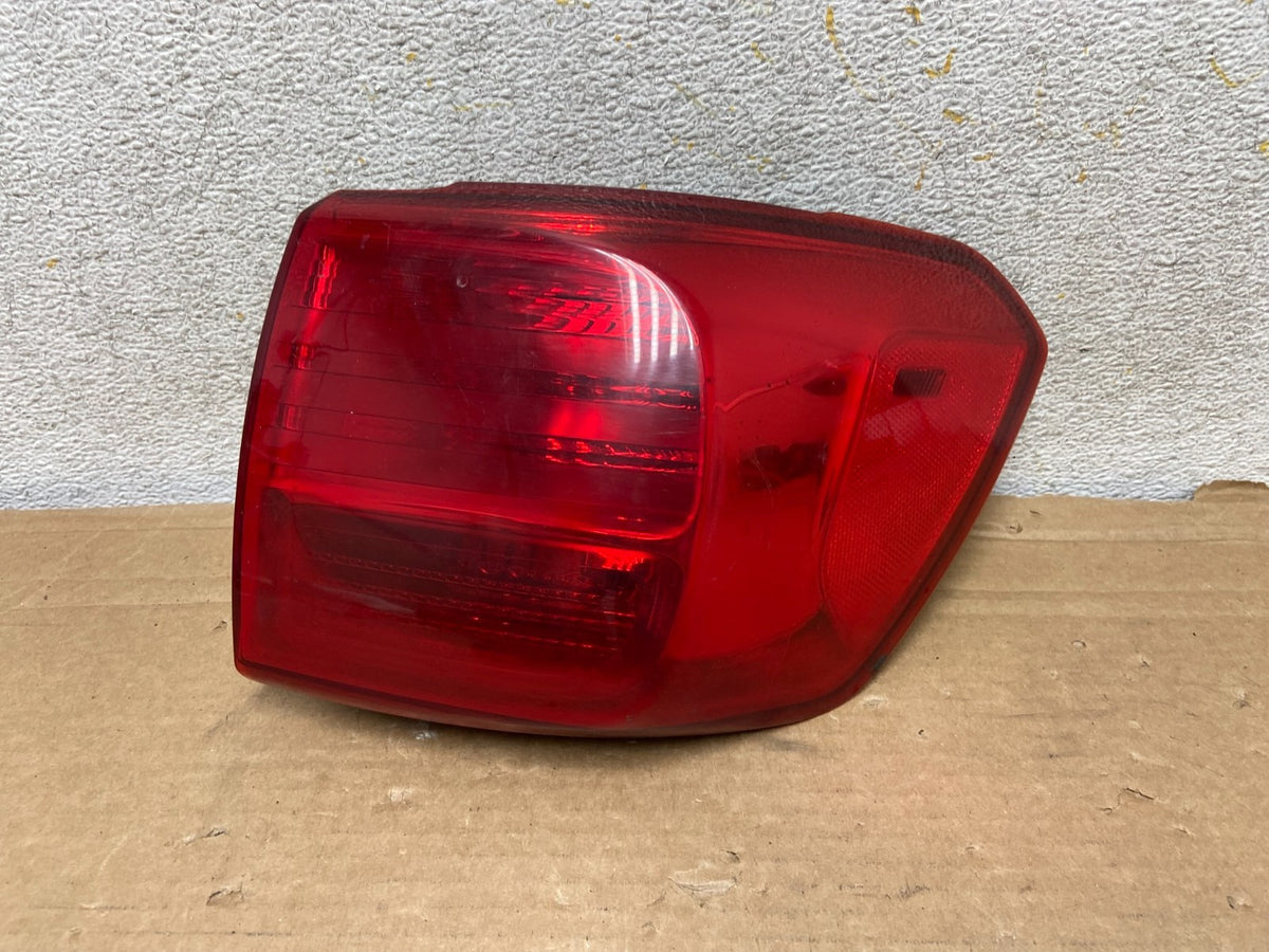 2016 to 2018 Kia Sedona Right Passenger RH Side Tail Light AH8507 DW0