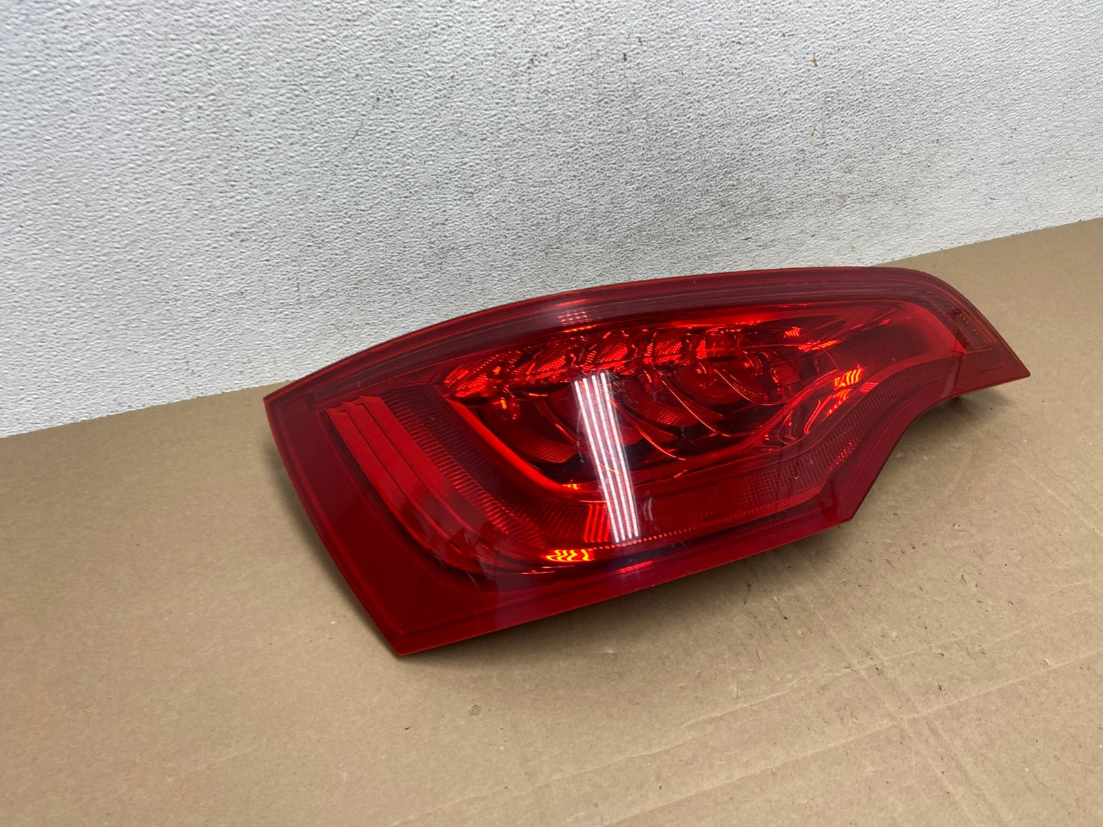 2010 - 2015 Audi Q7 Left Driver LH Side Tail Light AE4922 LK2