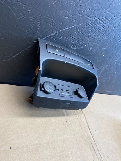 2011-2013 Kia Sorento Center Seat Heater Switches Aux USB Power Outlet ab8714 DG2