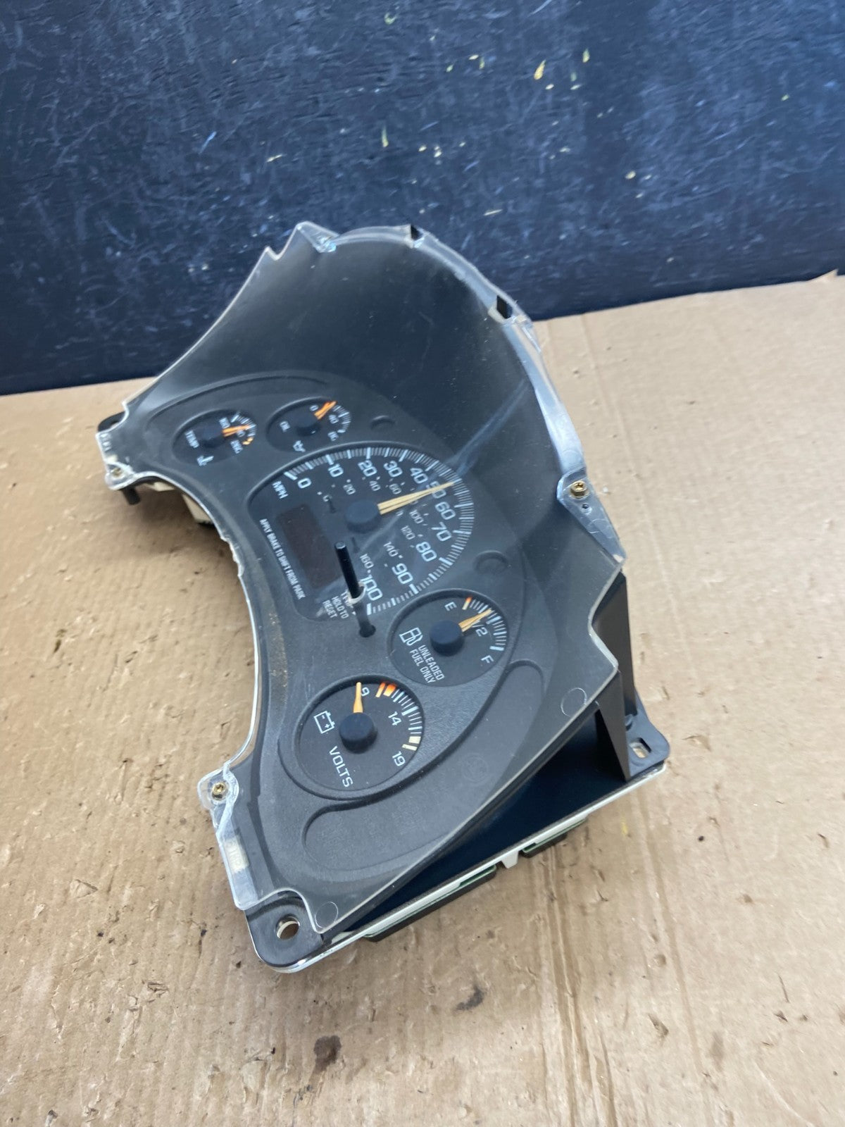 2001 to 2002 Chevrolet Express Speedometer Cluster Gauge AE4138 DG5